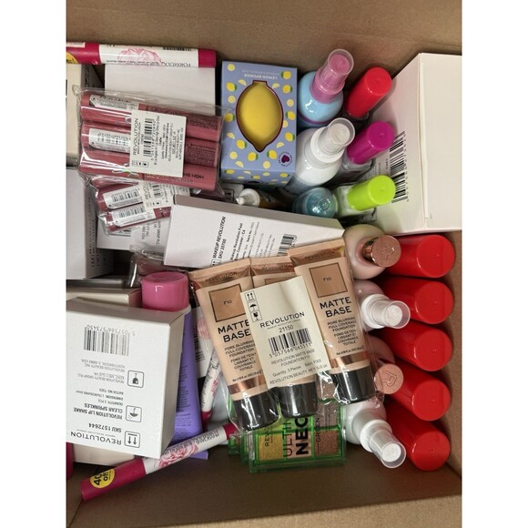 makeup box sorted (100) mixed box with 80% revolution makeup - Picture 6 of 8